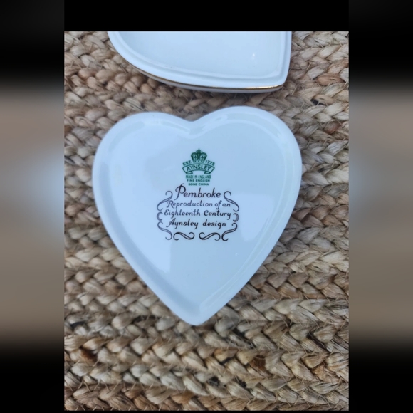 PEMBROKE Aynsley England heart-shaped Trinket dish with lid - Picture 7 of 9